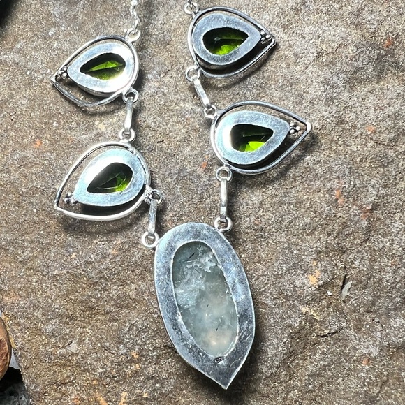 Prehnite & peridot necklace - Picture 7 of 9